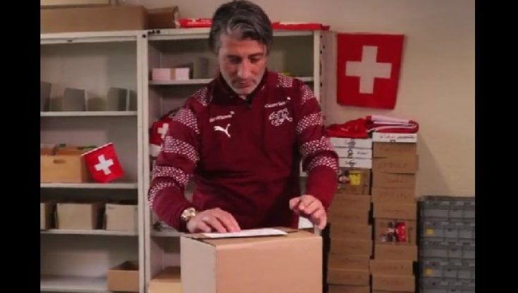 Svizzera, promessa mantenuta: cioccolata in regalo all'Irlanda del Nord per aver fermato l'Italia