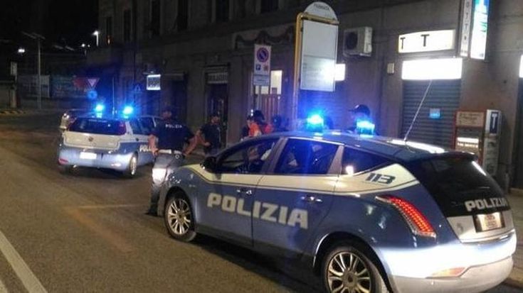 Propaganda jihadista on line e manuali per fabbricare ordigni nel pc: arrestato sedicenne di Como