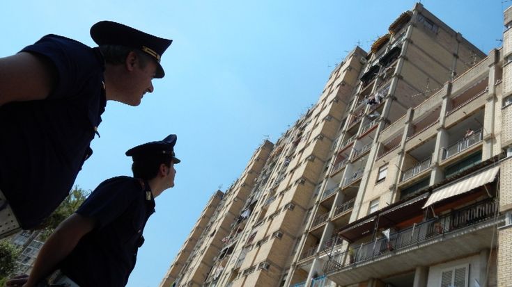 Scampia, figlio uccide madre