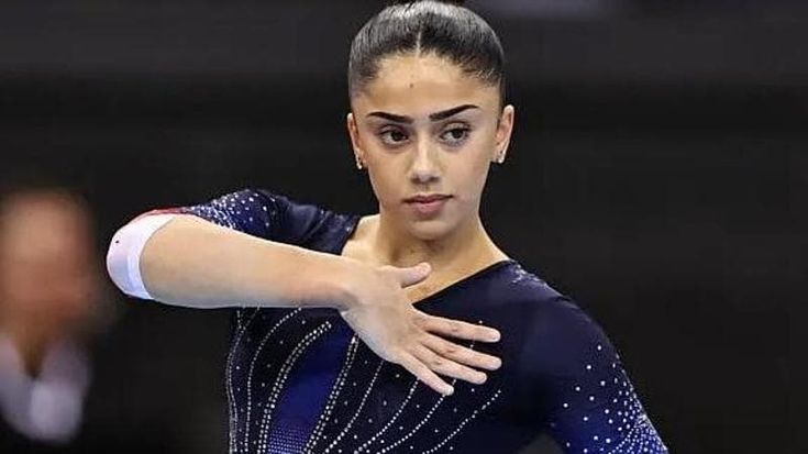 La ginnasta Laroui passa dalla Francia all’Algeria: valanga di odio social. “Messaggi terribili”