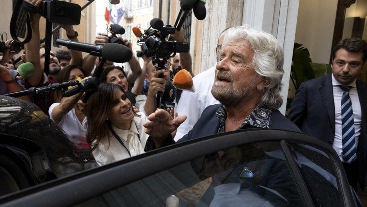 Grillo mischia le carte su doppio mandato e appoggio esterno. “Lo stiamo valutando”
