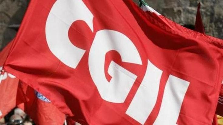 Operaia licenziata dopo il tumore, l’azienda: “Non sapevamo della malattia, via per riorganizzazione”
