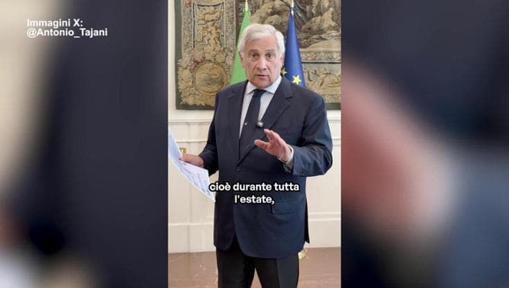 Polemiche sul volo di Stato per Di Battista, Tajani: "Mai lasciato solo un italiano, in rientro bimbo dall'Egitto"
