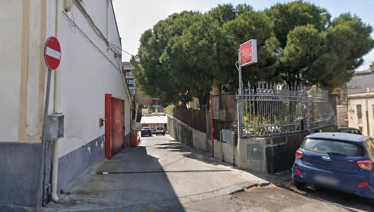 Catania, cede un muro durante i lavori a un centro padel: due operai feriti