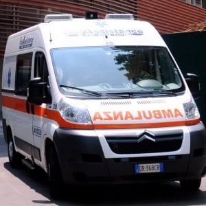 Trapani, rischia di restare paralizzato dopo un tuffo in mare