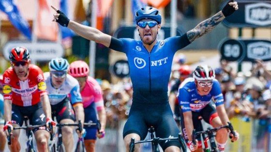 Ciclismo, Tour Down Under: Nizzolo batte tutti in volata, Impey nuovo leader