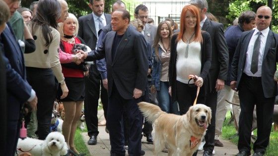 Berlusconi dagli animalisti. "Si potrebbe fondare partito 'vittime della giustizia'"