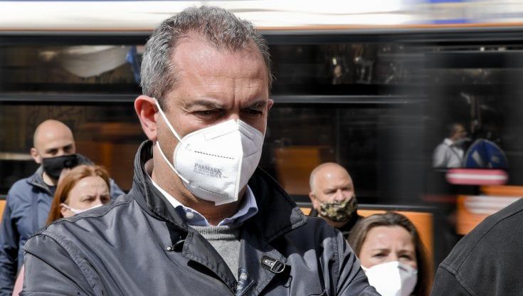 La solitudine di de Magistris: la sua maggioranza si sfalda prima del voto sul bilancio
