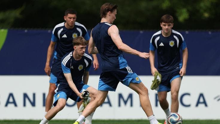 McTominay si allena: aveva viaggiato da solo per problemi di stomaco. Stanotte c’è Scozia-Haiti