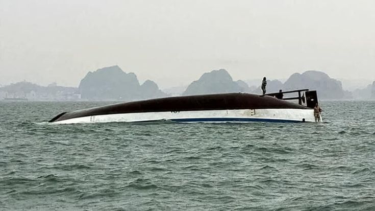 Naufragio di un battello turistico in Vietnam: 34 morti