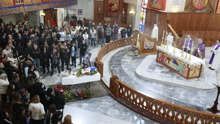 Omicidio Fabio Ascione, cardinale ai funerali: “Troppi giovani uccisi a Napoli, basta, è una guerra”