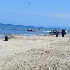 Alba Adriatica, aerei pattuglia acrobatica si scontrano e cadono in mare. Morto un pilota