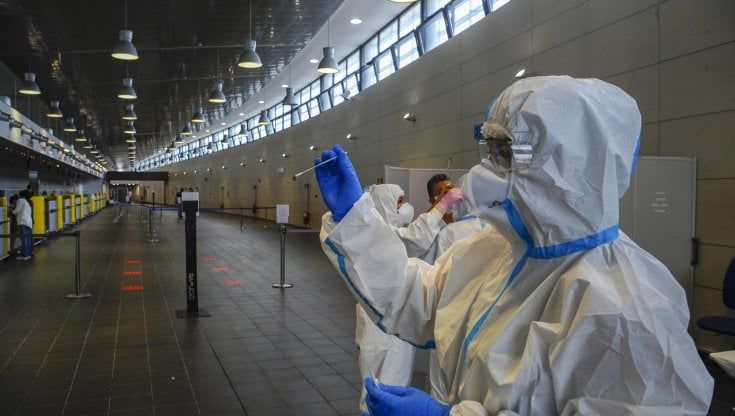 Caselle: verifiche a campione sui passeggeri dell'aeroporto per evitare focolai al rientro dalle vacanze 