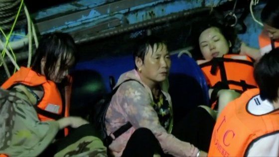 Thailandia, affonda barca per turisti: almeno 40 morti