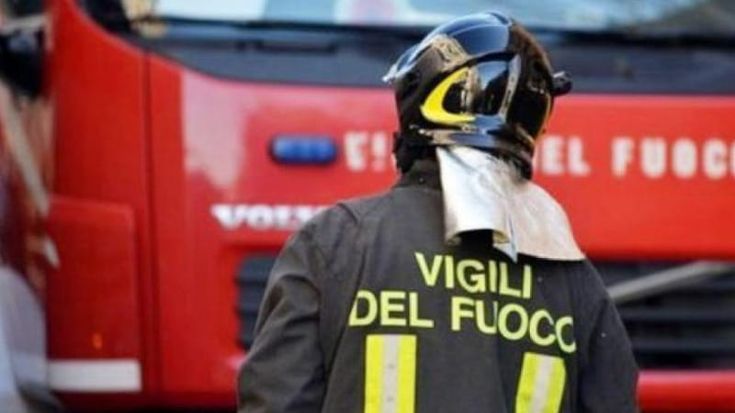 Si addormenta con il phon nel letto e le coperte prendono fuoco: morta Maria Catena Pistone, 89 anni