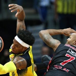 Basket: Milano bloccata dalla neve a Istanbul, derby con Cantù rinviato al 10 gennaio