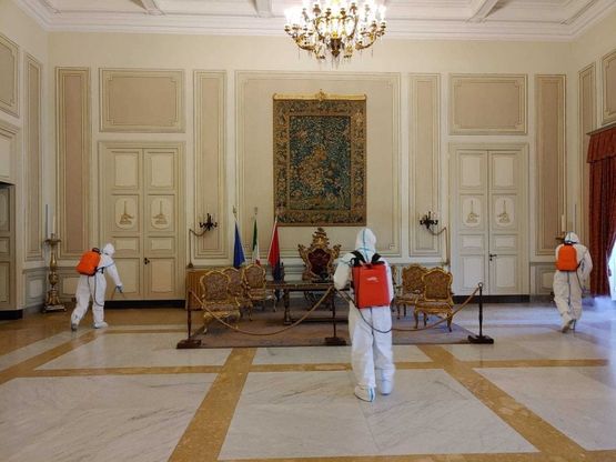 Coronavirus: l’esercito igienizza edifici comunali e il tribunale di Catania