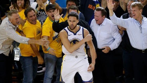 Basket, playoff Nba: Milwaukee in finale a Est, Golden State sul 3-2 con Houston