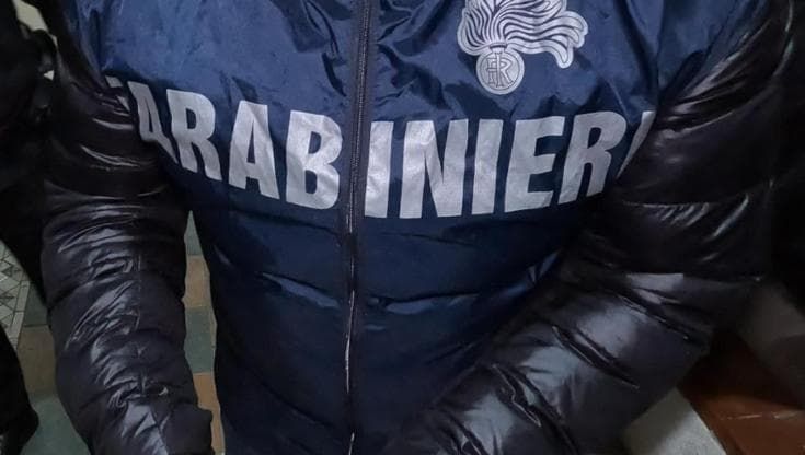 Latitante stanato nel cassone del letto di un conoscente. “Brigadie’, ci ho provato”