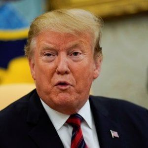 Trump affonda le Borse: chiudono in rosso dopo le nuove minacce di dazi