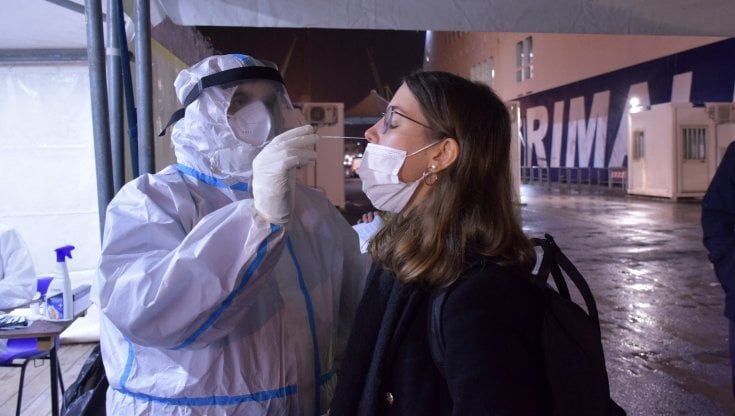 Coronavirus, il bollettino di oggi 13 dicembre: 17.938 nuovi positivi e 484 morti
