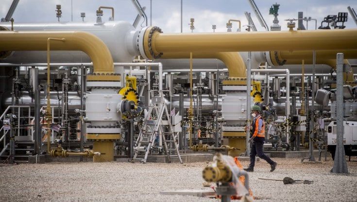 Gas, il prezzo resterà sopra i 100 euro per tre anni. Lo decide il mercato, non la speculazione