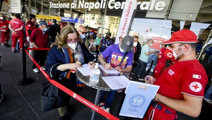 Coronavirus Campania, 401 nuovi contagi: curva al 6,7 per cento, in calo i ricoveri