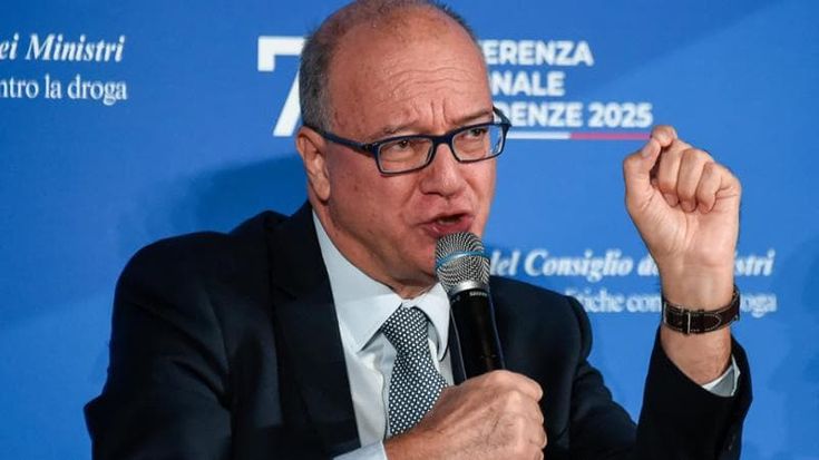 Educazione sessuale, Valditara attacca e lascia l’aula: “Sfruttate i femminicidi”. È bagarre
