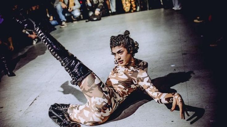 Catwalk, duckwalk, floor performance: storie dalla Ballroom dove i movimenti chiedono più diritti
