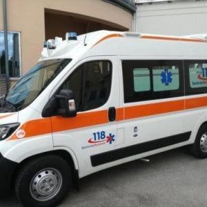 Piacenza, finisce fuori strada in auto: morto 51enne
