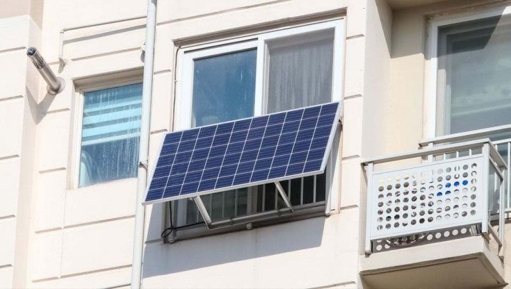 Pannelli solari, tutti vogliono installarli. Ma l'attesa arriva fino a un anno