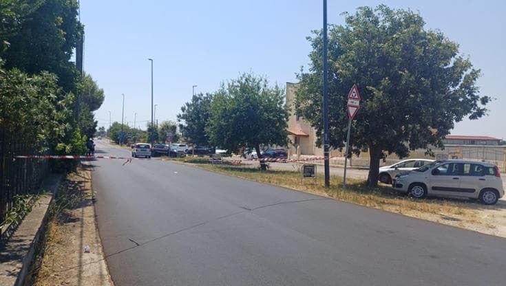 Agguato a colpi di pistola a Aradeo, ferito imprenditore e ex assessore con precedenti per usura