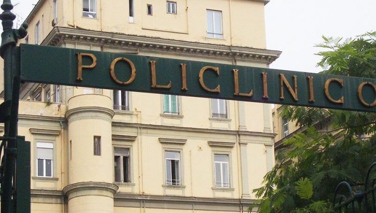Napoli, chirurgia mininvasiva assistita via computer per correggere una grave scoliosi