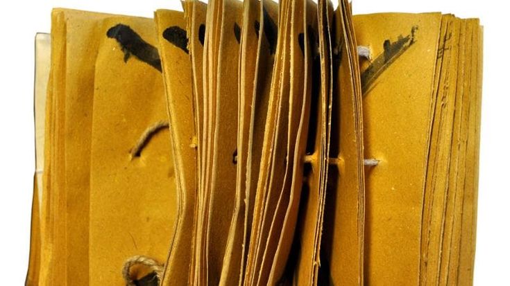 La visione poetica e politica dei libri d'artista in mostra a Itaca