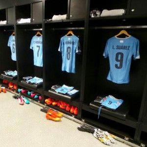 Uruguay, la difesa di Suarez: "Ho sbattuto la bocca sulla spalla di Chiellini"