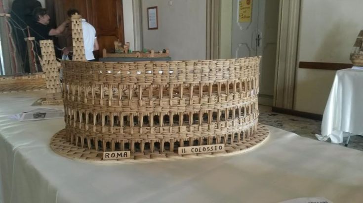 Dal Colosseo al Duomo: monumenti in miniatura coi fiammiferi usati
