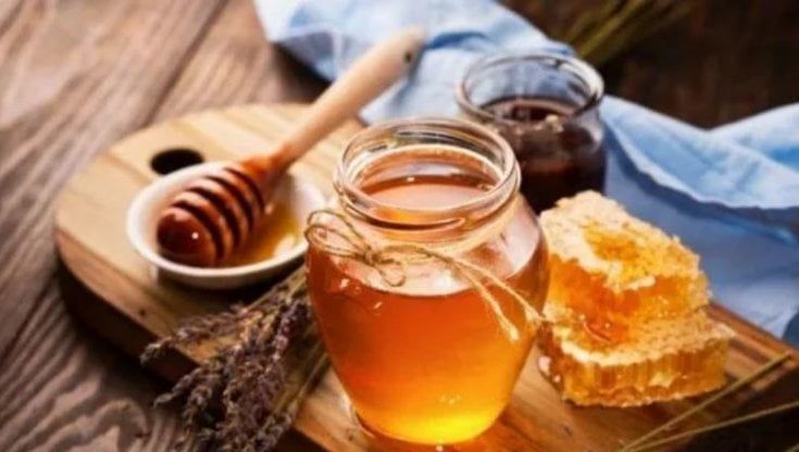 Acacia e ciliegio, il rilancio del miele dopo la crisi
