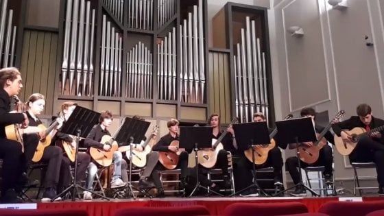 La rivolta dei licei musicali: "Salvate le ore di strumento" 