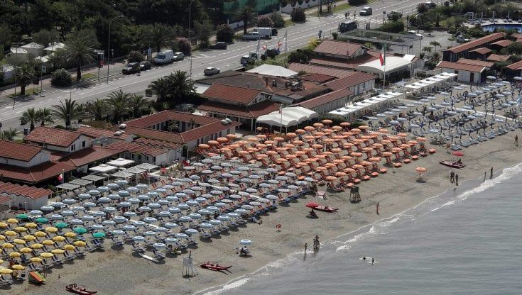 Pietrasanta, niente bandiera blu, rimossa la vicesindaca della Lega