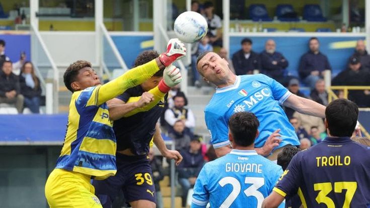 Le pagelle di Parma-Napoli: Suzuki affidabile, Juan Jesus punto debole