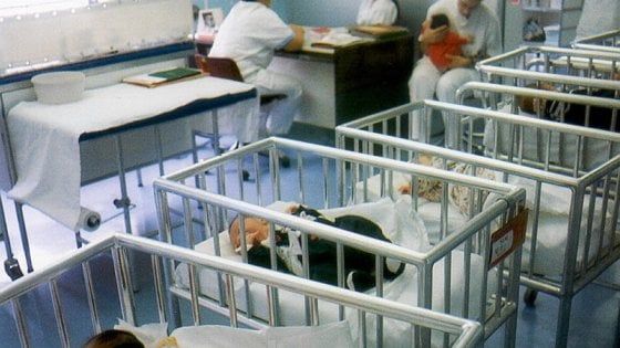 Trapani, partorisce in auto grazie alla ginecologa che la assiste al telefono