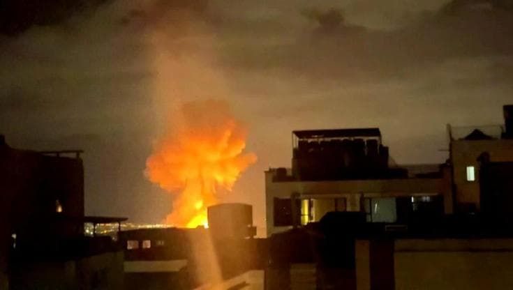 Iran: nuovo attacco israeliano, a Teheran colpiti centri di comando mobili e depositi di armi