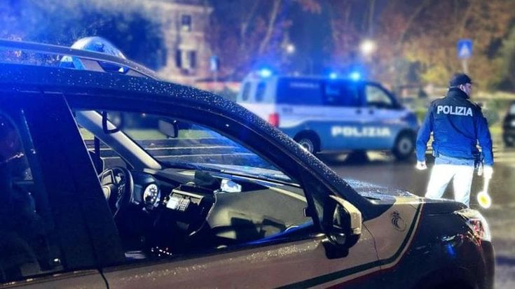 “Sono stata violentata”. Donna chiede aiuto alla polizia, ma non denuncia: indagini in corso