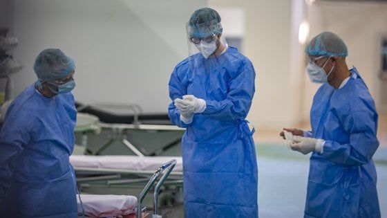 Coronavirus, i medici attaccano Regione Lombardia: "Tamponi e protezioni per i sanitari, manca chiarezza sui dati"