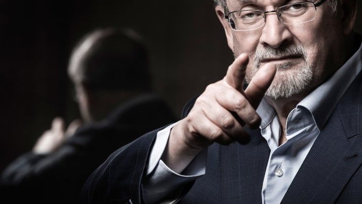 Salman Rushdie: "La pandemia ha alimentato razzismo e odio. Ma negli Usa è il momento degli scrittori afroamericani"