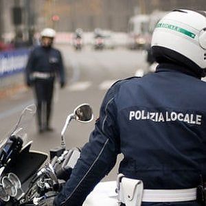 Torino,  supermulta da mille euro e patente ritirata al pirata della strada 