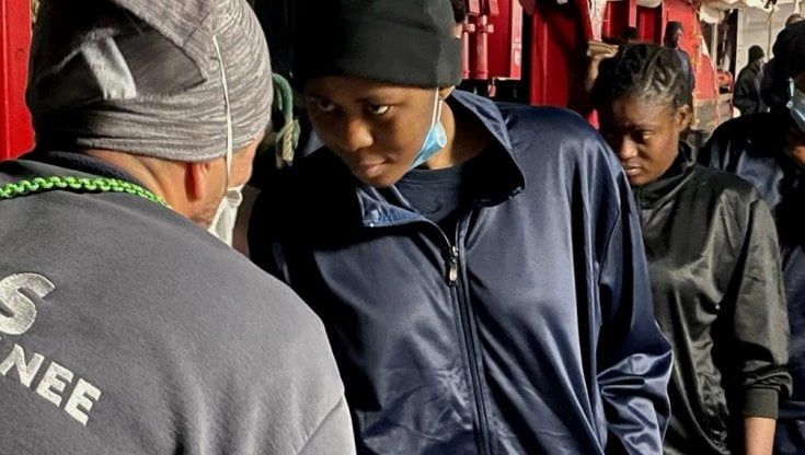 Migranti, i naufraghi della Ocean Viking: “Ora chi salverà i nostri amici?"