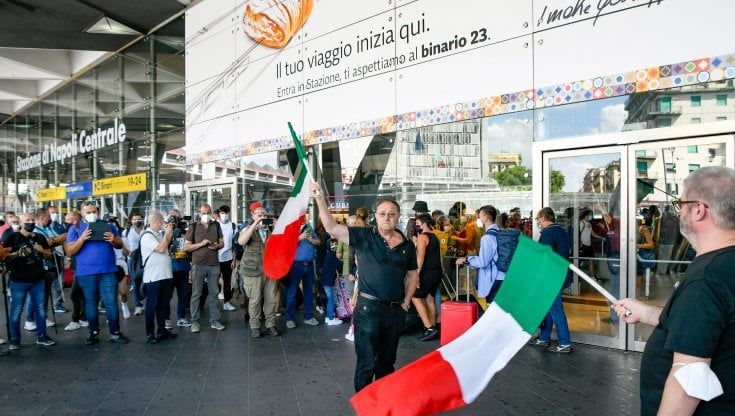 Il grande flop della protesta No Vax. Ma la Lega vota contro il Green Pass