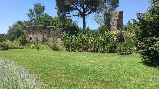 Giardini di Ninfa, scoperta l'antica porta di accesso alla città