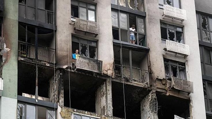 Kiev avverte gli aerei civili russi. Il Cremlino: “È terrorismo di Stato”
